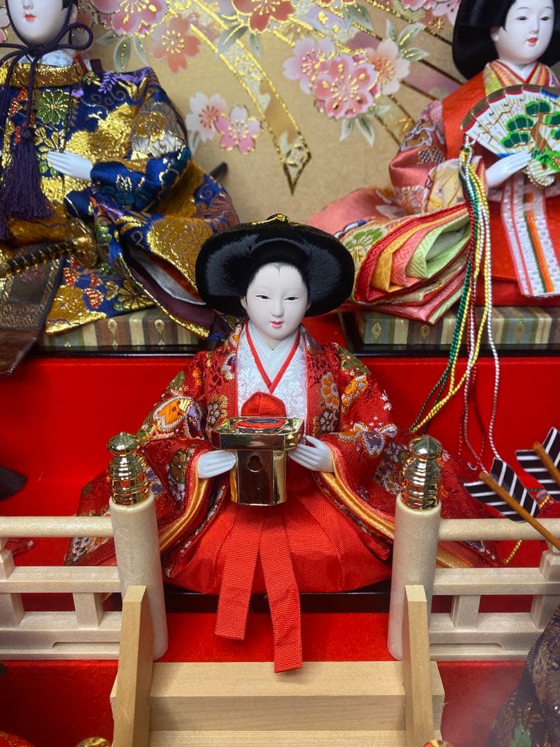 東京久月　雛人形オルゴール付き七人飾り・間口約６１×奥行約４０×高さ約４３㎝