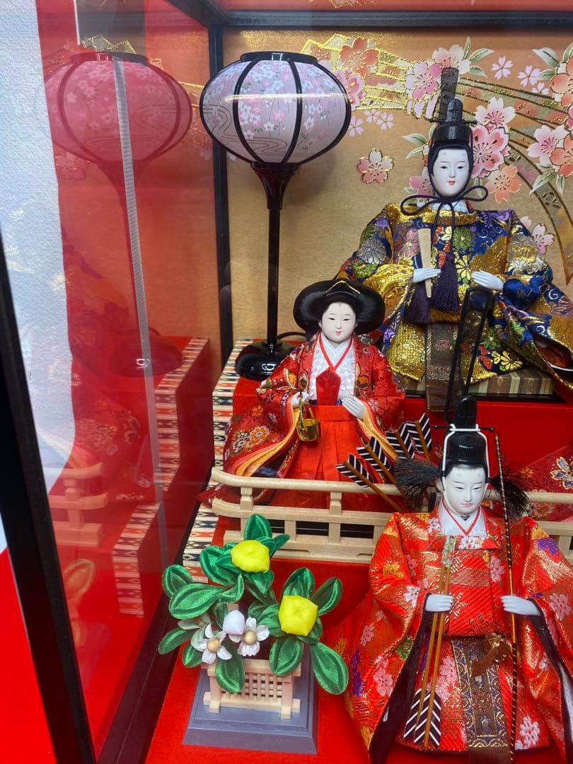 東京久月　雛人形オルゴール付き七人飾り・間口約６１×奥行約４０×高さ約４３㎝