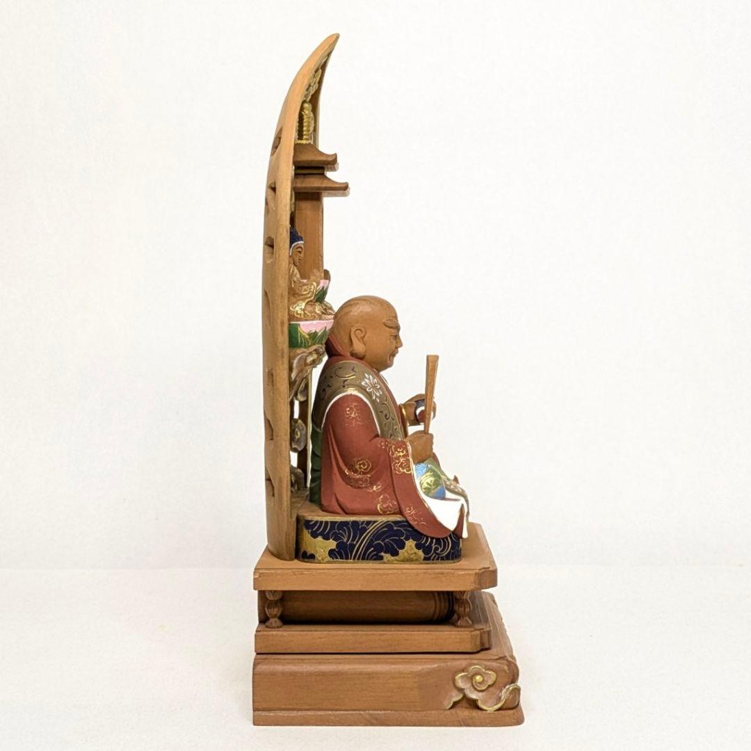【フォロー割・新品】 三宝尊付き日蓮聖人　彩色　紅檀　総高さ約22.5㎝　日蓮