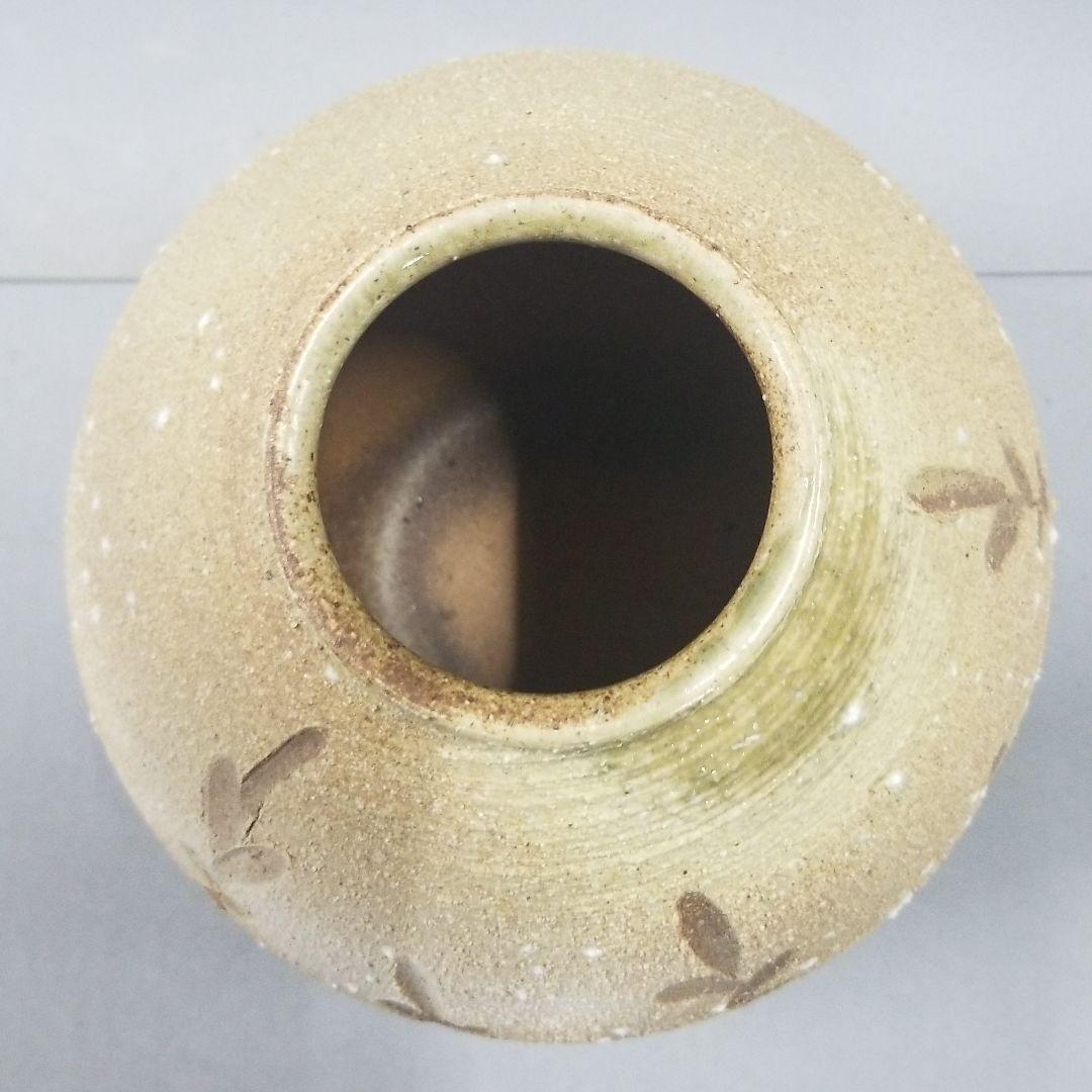 信楽焼 花瓶 花入れ  草花彫 高さ２３cm