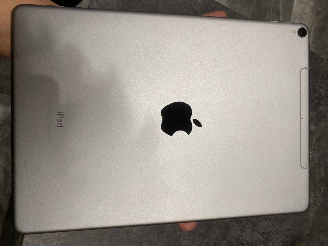 Apple iPad pro シルバー　10.5