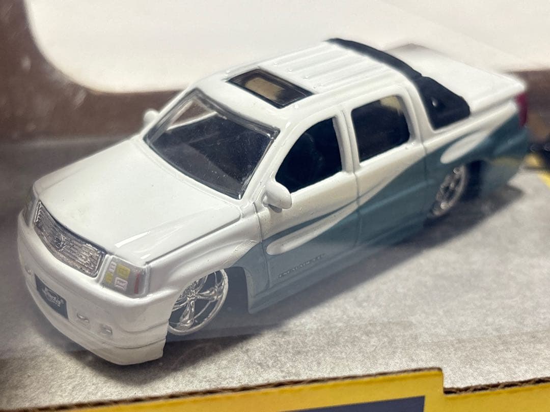 DUB CITY 1/64 エスカレード キャデラック