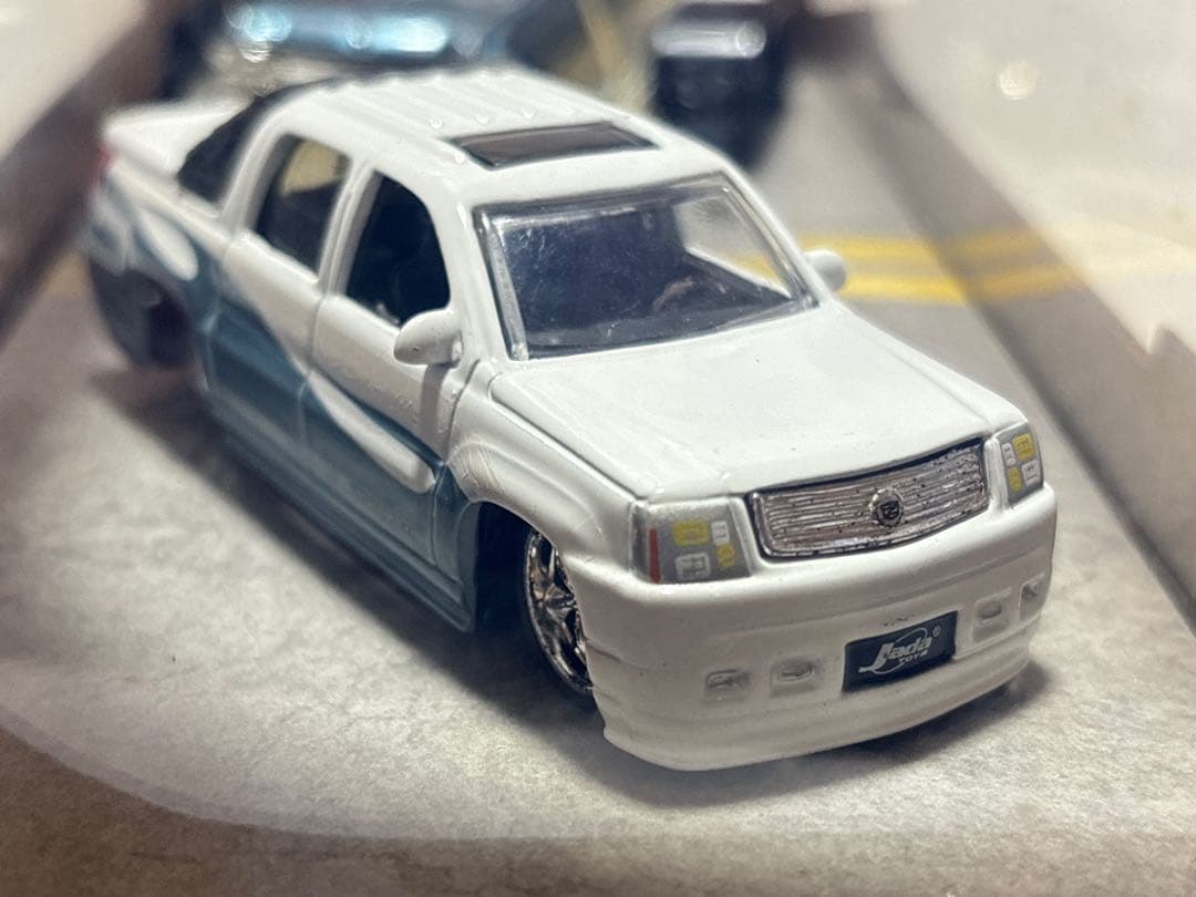 DUB CITY 1/64 エスカレード キャデラック