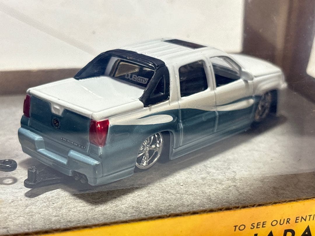 DUB CITY 1/64 エスカレード キャデラック