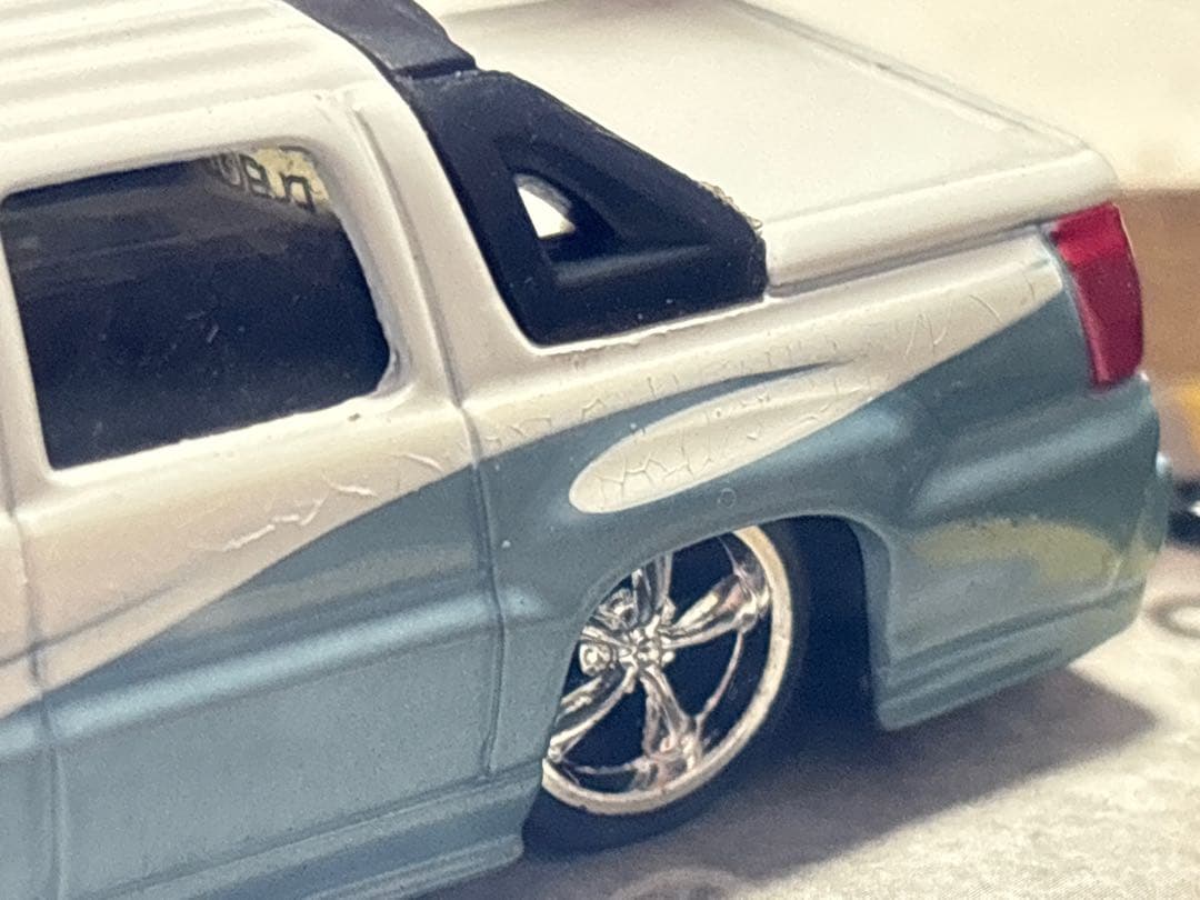 DUB CITY 1/64 エスカレード キャデラック