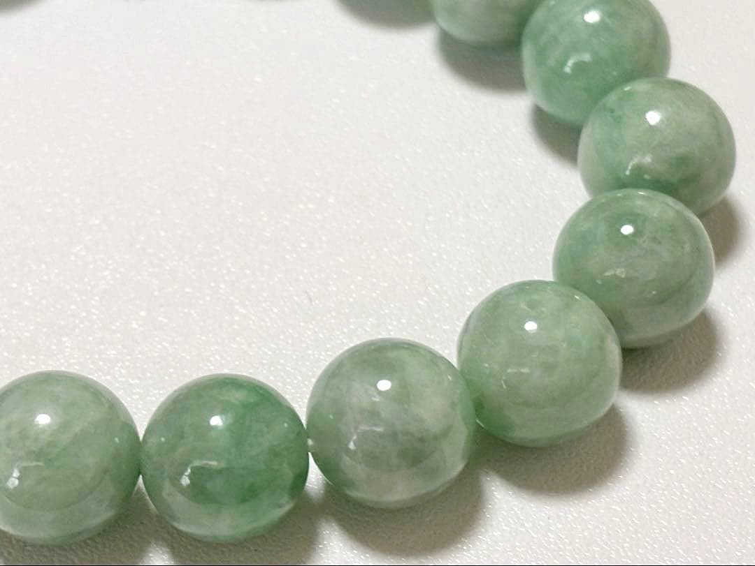 究極品質　超希少幻の色彩　太古から受け継がれし神の守護石　幻の青緑翡翠のブレス