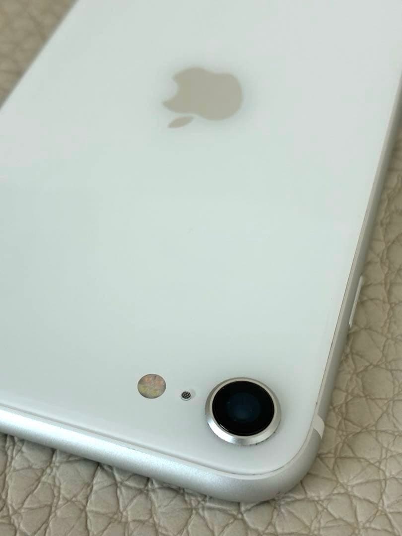 iPhone SE 第2世代 64G ホワイト　最新ios更新済　機能不良なし