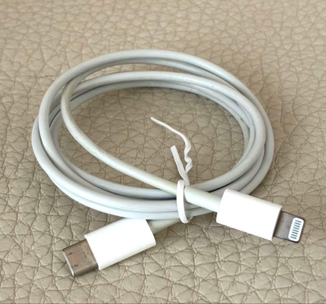 iPhone SE 第2世代 64G ホワイト　最新ios更新済　機能不良なし