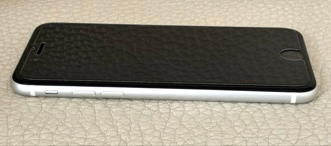 iPhone SE 第2世代 64G ホワイト　最新ios更新済　機能不良なし