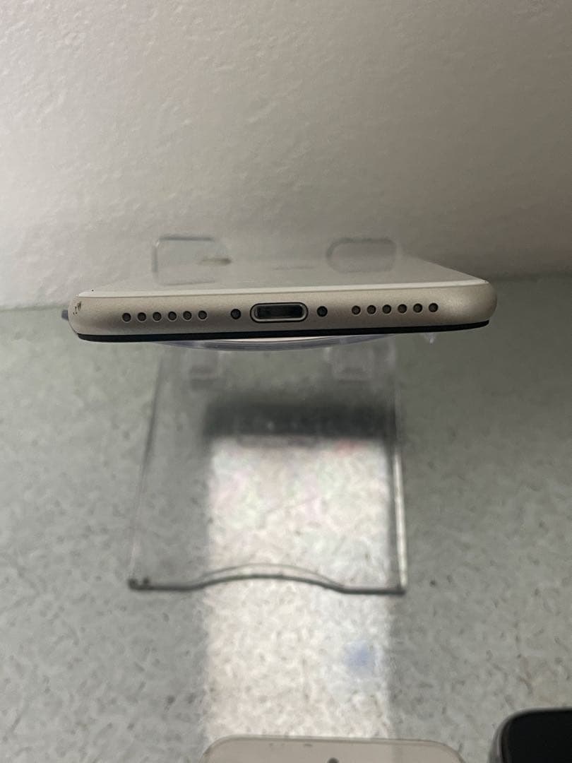 Apple iPhone SE3 128GB ホワイト