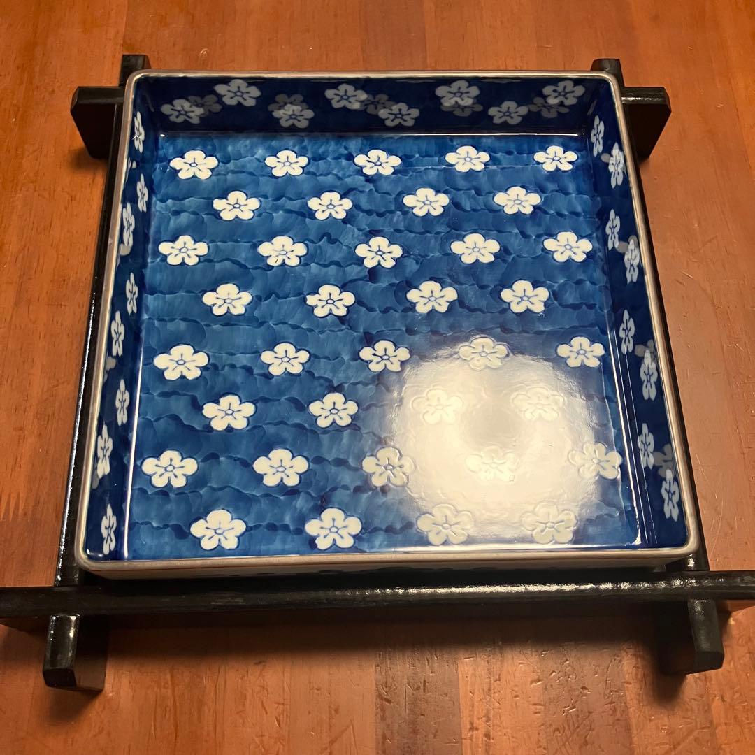 有田焼 源右衛門窯 染付梅地紋 角皿（台座付）＆ 染付小鉢 5客揃えセット