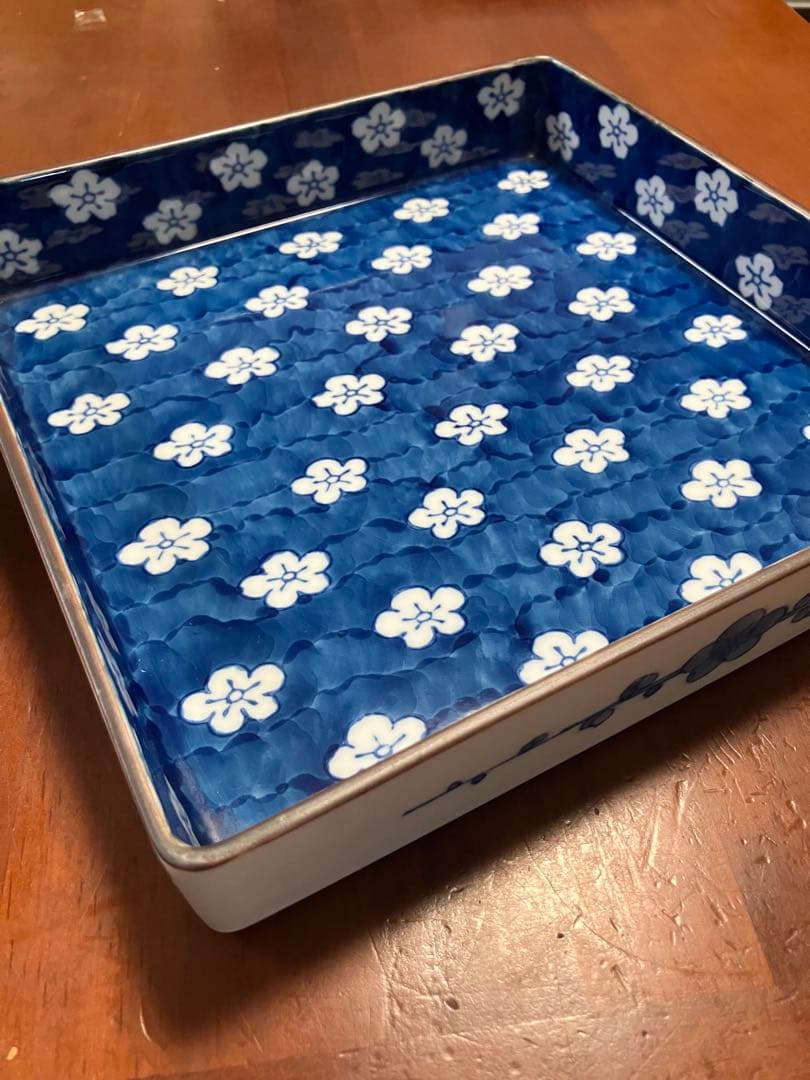 有田焼 源右衛門窯 染付梅地紋 角皿（台座付）＆ 染付小鉢 5客揃えセット