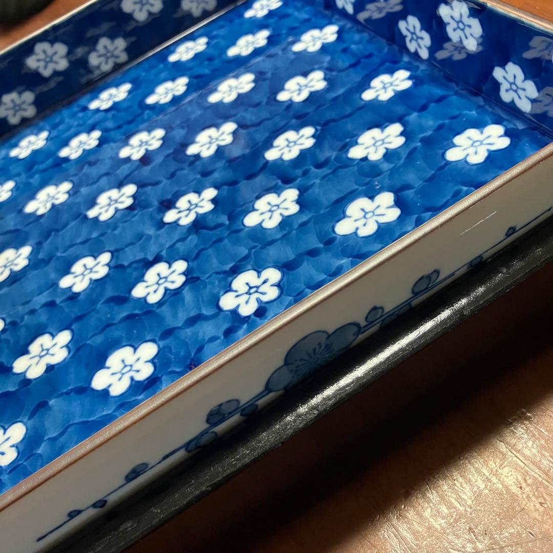 有田焼 源右衛門窯 染付梅地紋 角皿（台座付）＆ 染付小鉢 5客揃えセット