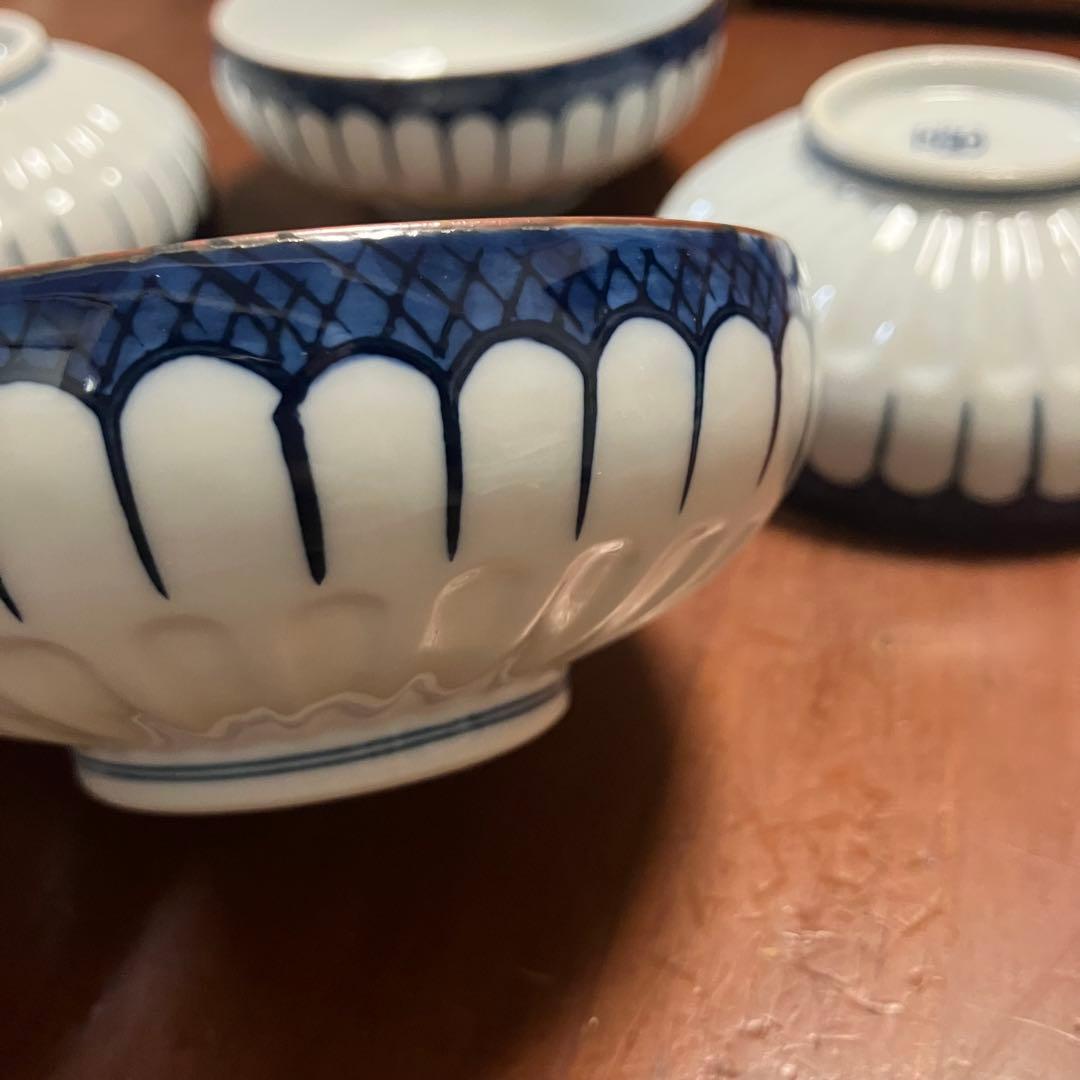 有田焼 源右衛門窯 染付梅地紋 角皿（台座付）＆ 染付小鉢 5客揃えセット