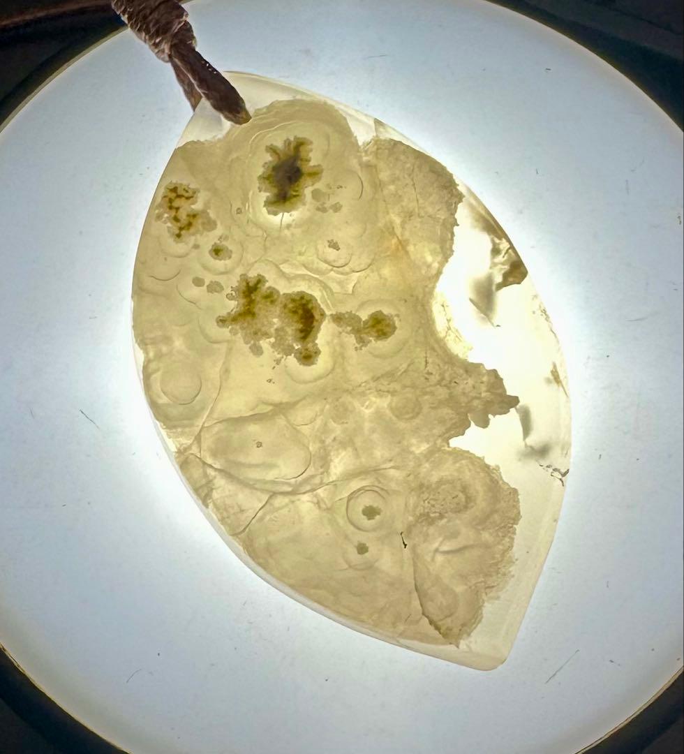 2025.9.9晴れ空と乳頭雲　新潟阿賀野産アゲート