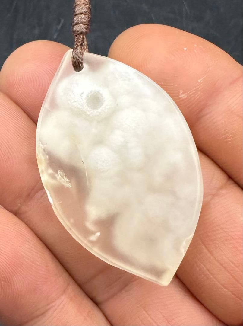 2025.9.9晴れ空と乳頭雲　新潟阿賀野産アゲート