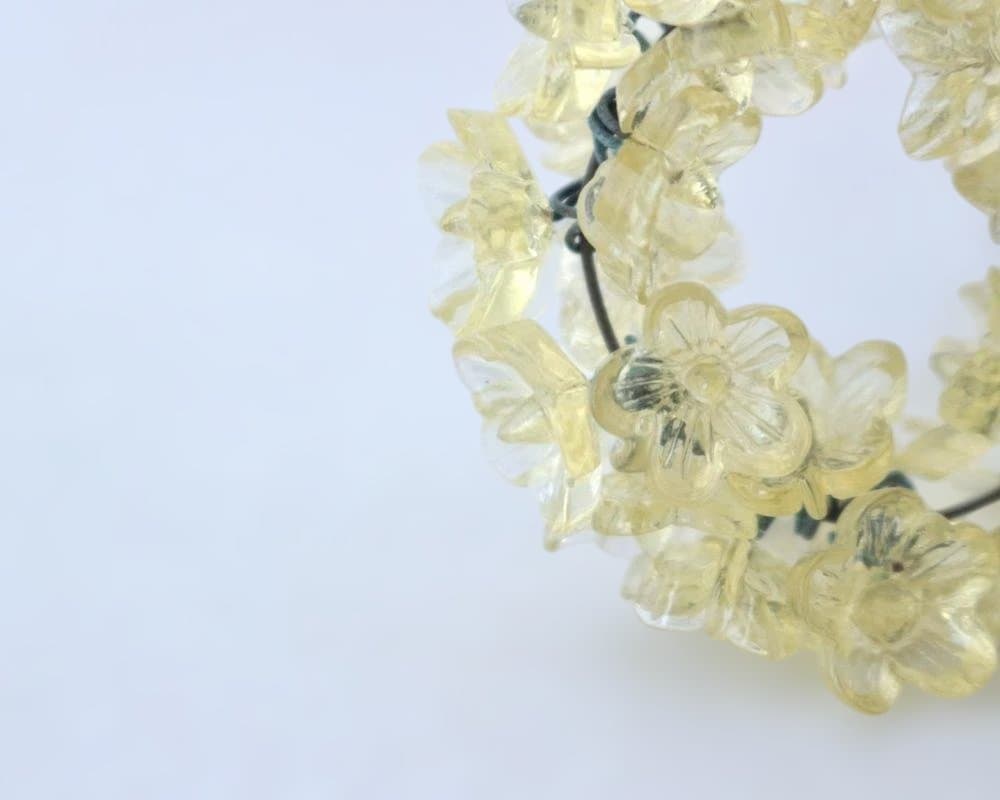 7,花形ガラス素材 透明な淡い黄色ビンテージアクセサリー素材