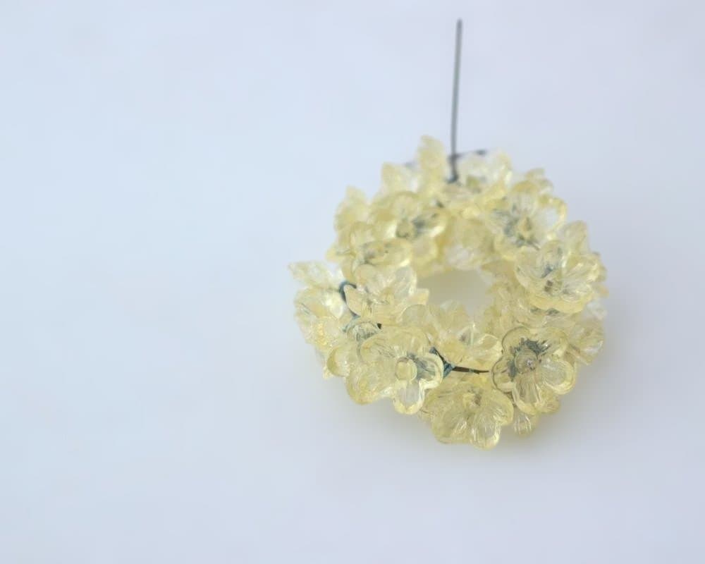 7,花形ガラス素材 透明な淡い黄色ビンテージアクセサリー素材