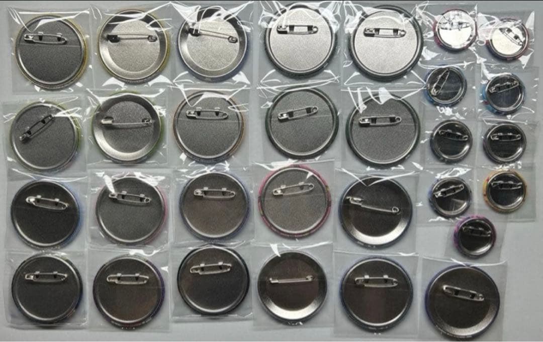 探偵コナン　缶バッジ30点セット　コナン展　劇場版　ホロ貴重品