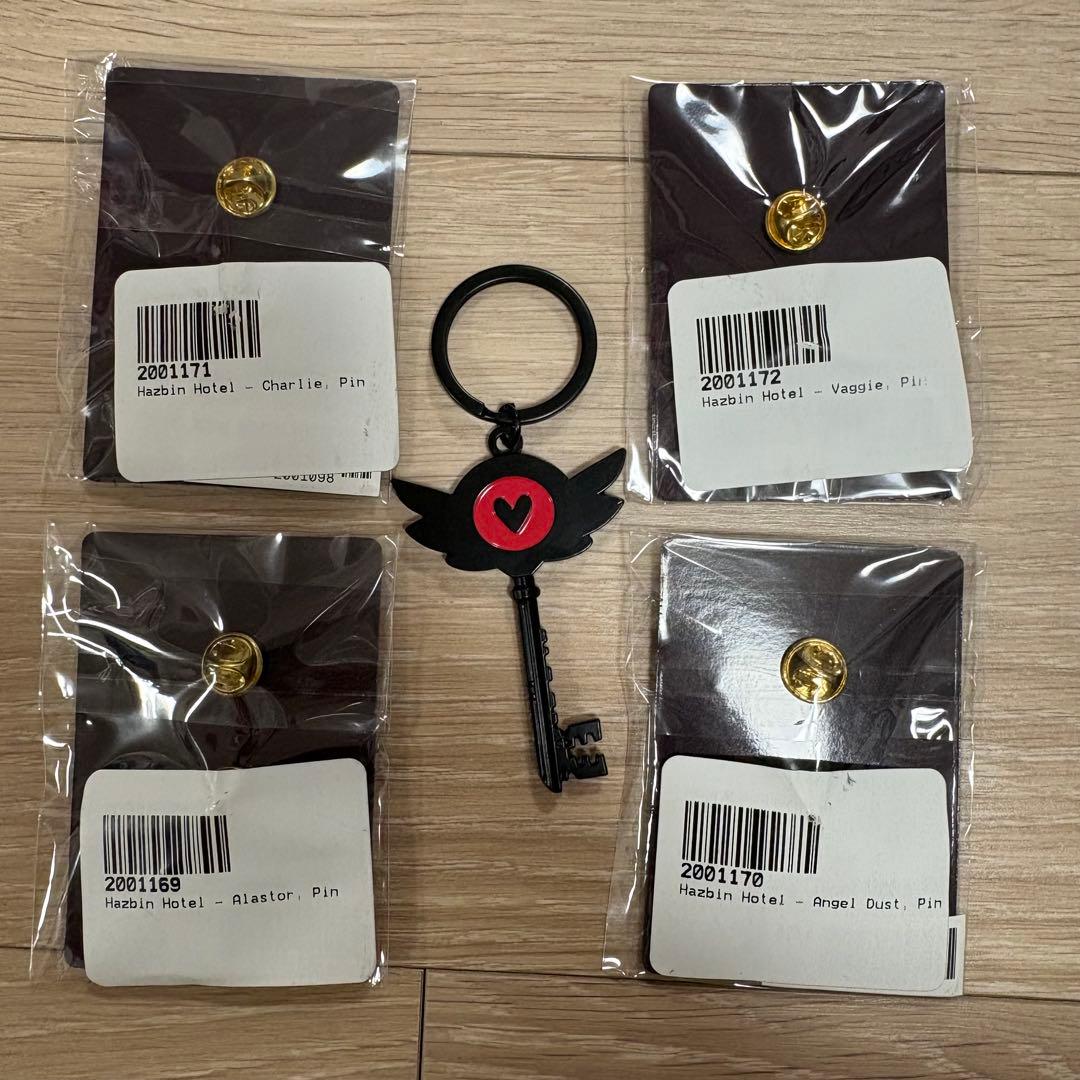 ハズビンホテル公式グッズ ピンバッジ4つ＋ホテルキー型キーホルダー