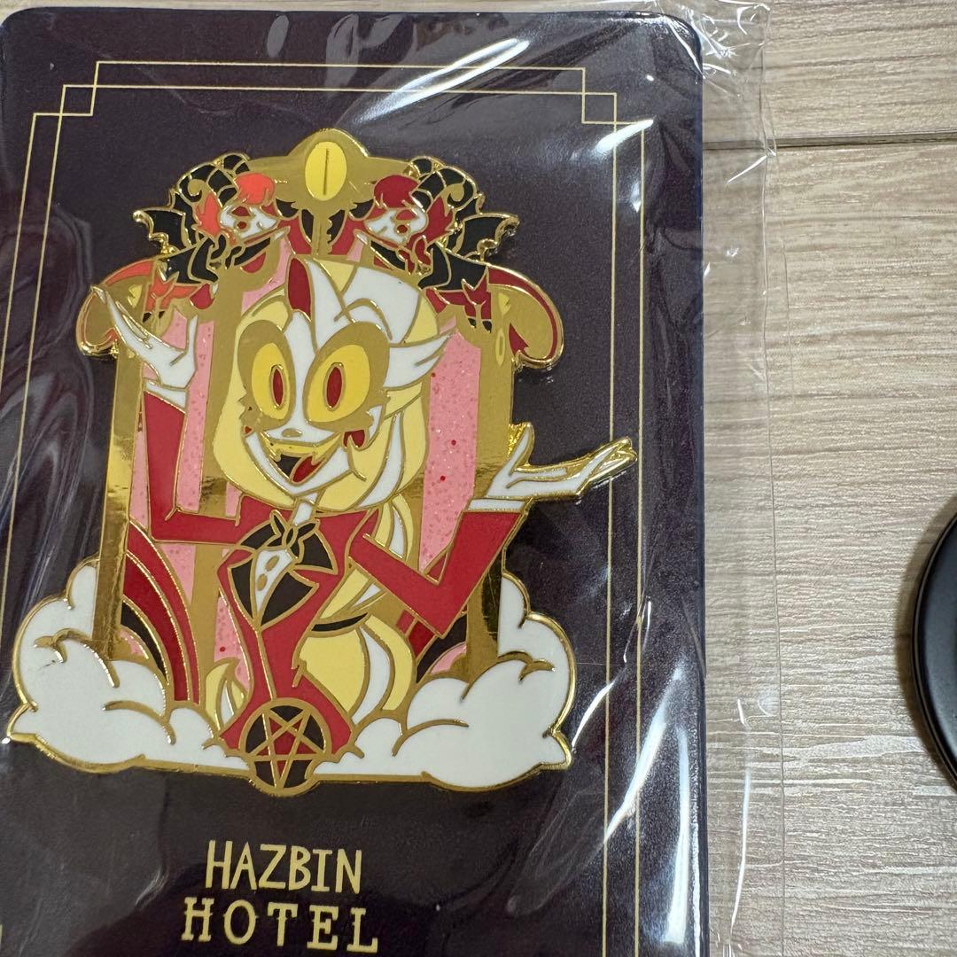 ハズビンホテル公式グッズ ピンバッジ4つ＋ホテルキー型キーホルダー