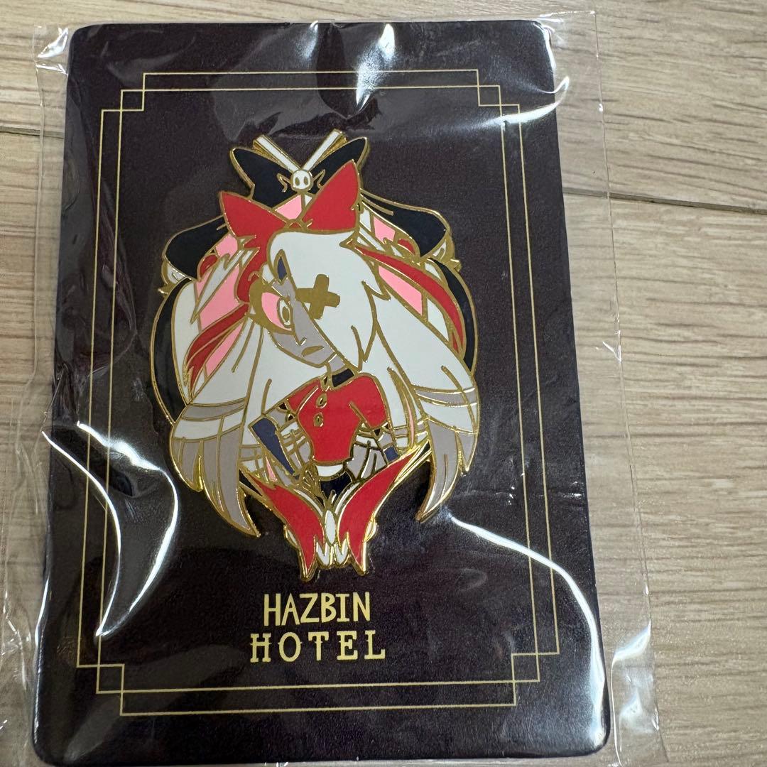 ハズビンホテル公式グッズ ピンバッジ4つ＋ホテルキー型キーホルダー