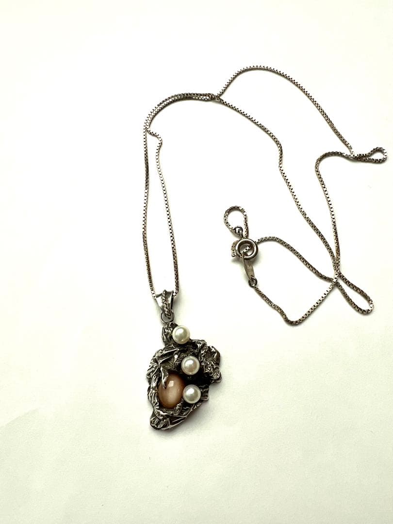 ハンドメイド　ペンダント　メノウ（キャッツアイ効果）　淡水パール　SVチェーン