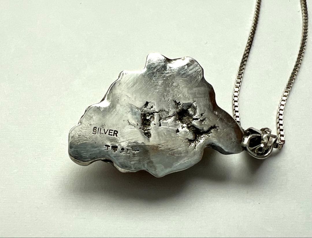 ハンドメイド　ペンダント　メノウ（キャッツアイ効果）　淡水パール　SVチェーン