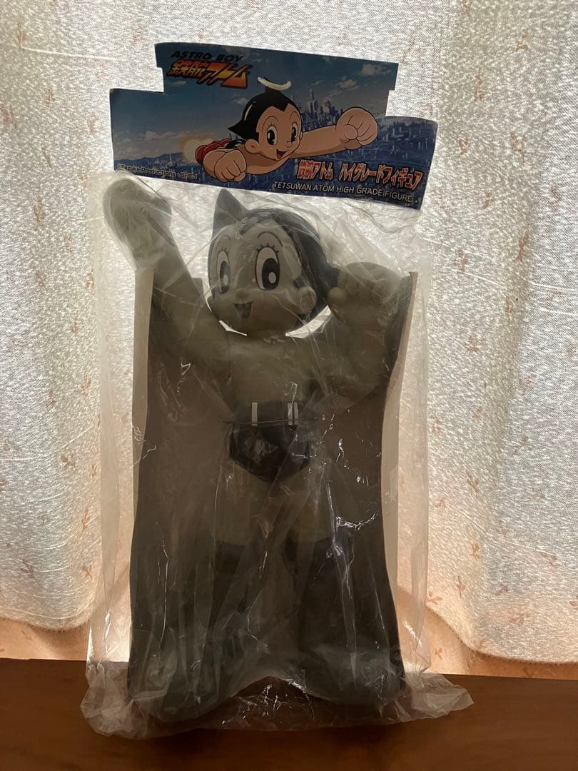 鉄腕アトム　ハイグレードフィギュア カラー、白黒2体セット