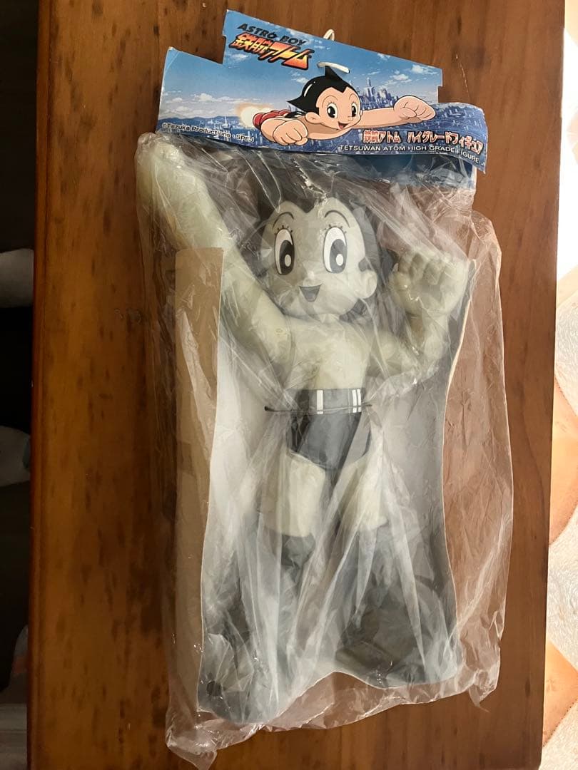 鉄腕アトム　ハイグレードフィギュア カラー、白黒2体セット