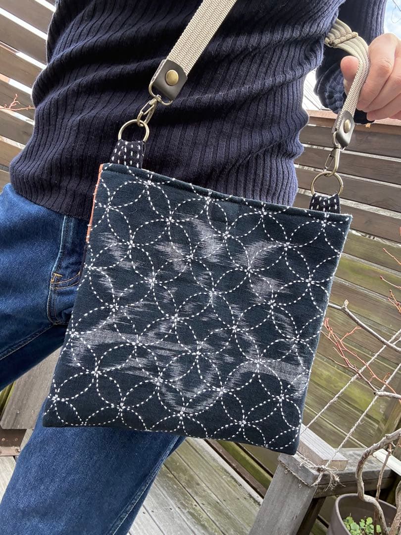 古布 藍染×柿渋染め麻 刺し子サコッシュ　メンズライク