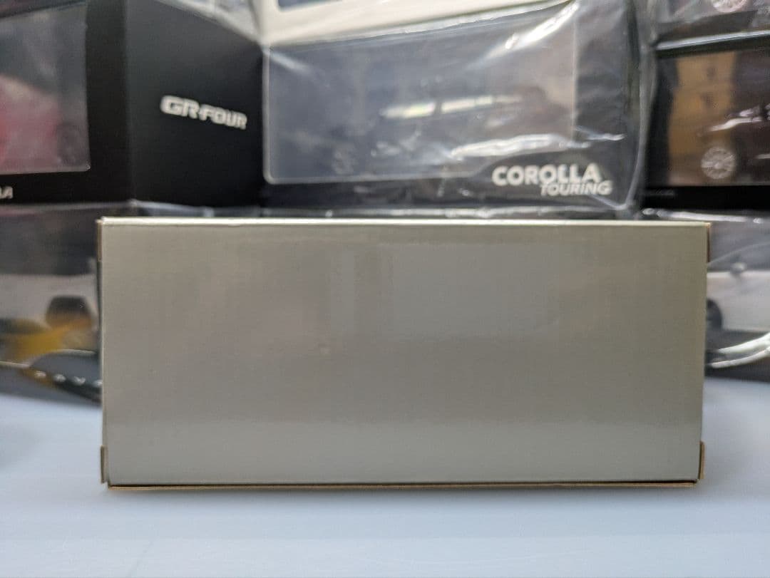 トヨタ クラウンロイヤルサルーン カラーサンプル