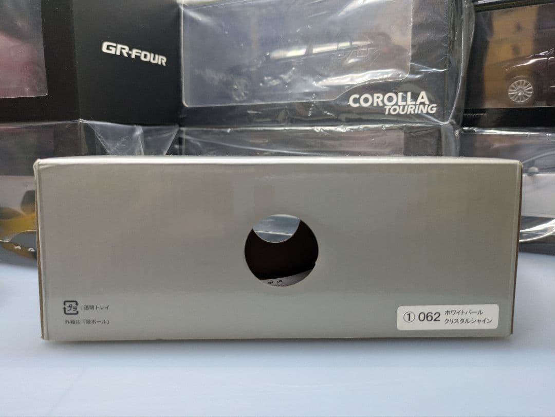 トヨタ クラウンロイヤルサルーン カラーサンプル