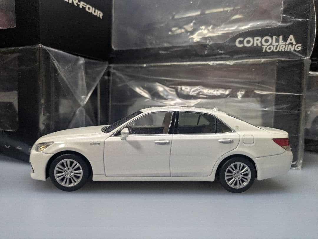 トヨタ クラウンロイヤルサルーン カラーサンプル