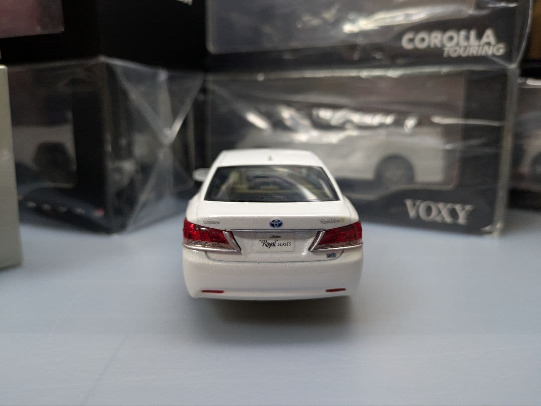 トヨタ クラウンロイヤルサルーン カラーサンプル