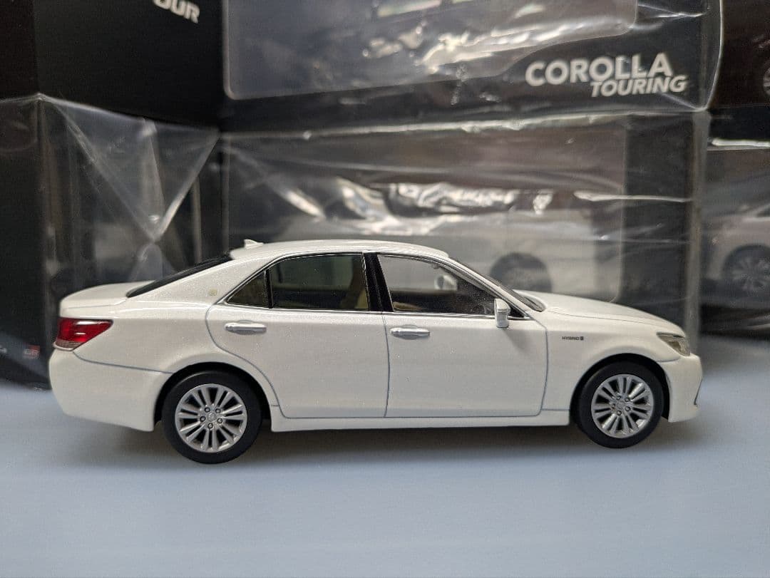 トヨタ クラウンロイヤルサルーン カラーサンプル