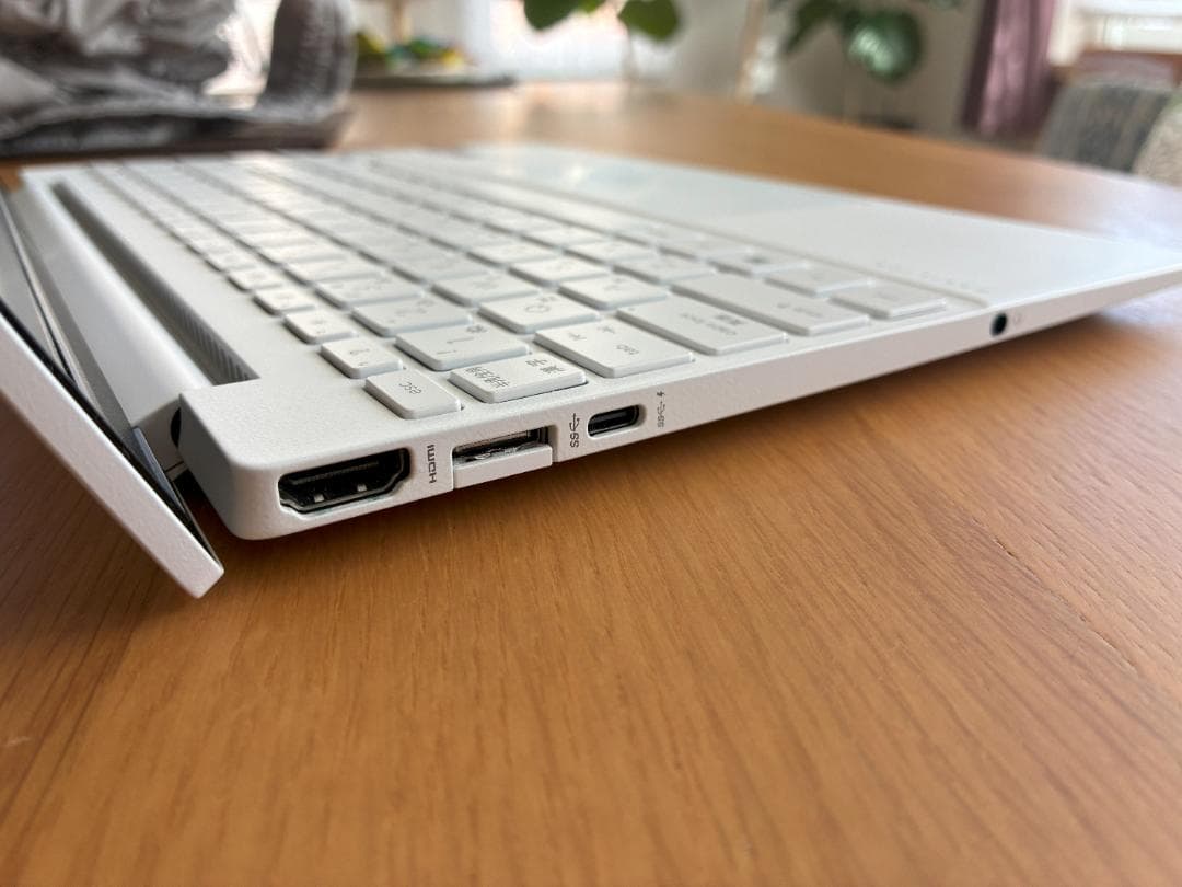 【美品】HP Pavilion Aero Laptop 13-be1021AU