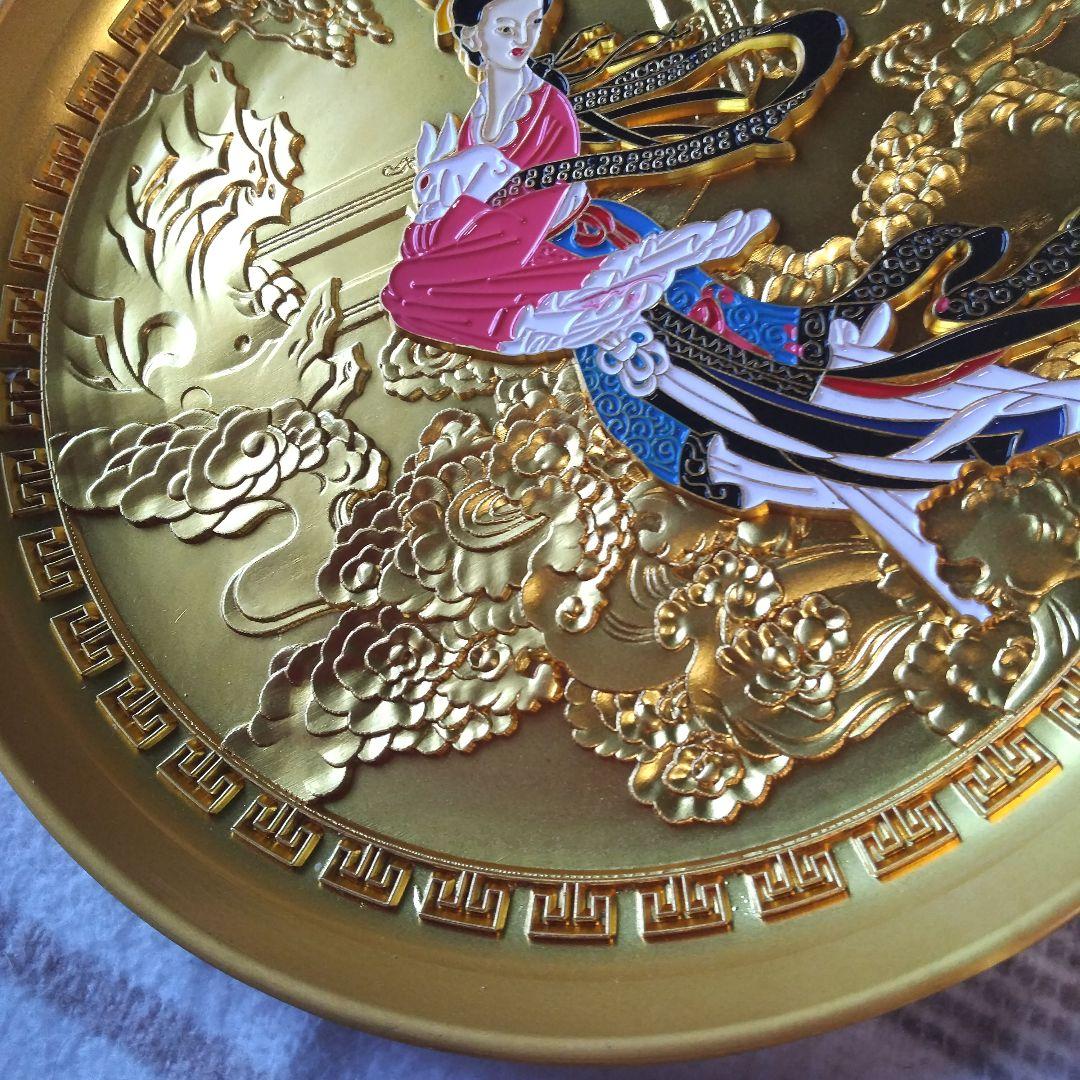 金色の浮世絵風皿