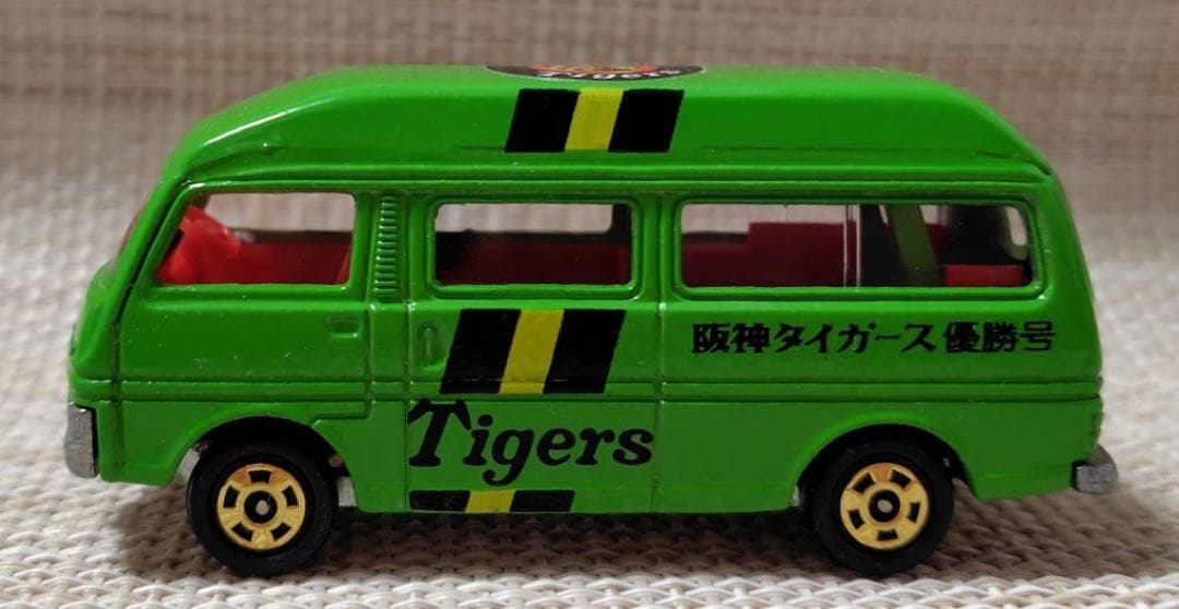 トミカ黒箱3-3 日産キャラバン 阪神タイガース優勝号 日本製 当時物