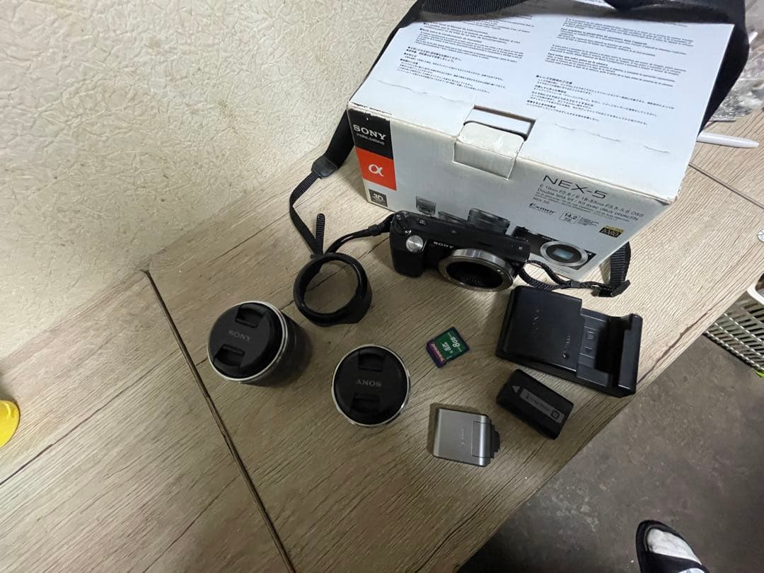 Sony NEX-5 ミラーレスカメラ 本体とレンズ2本