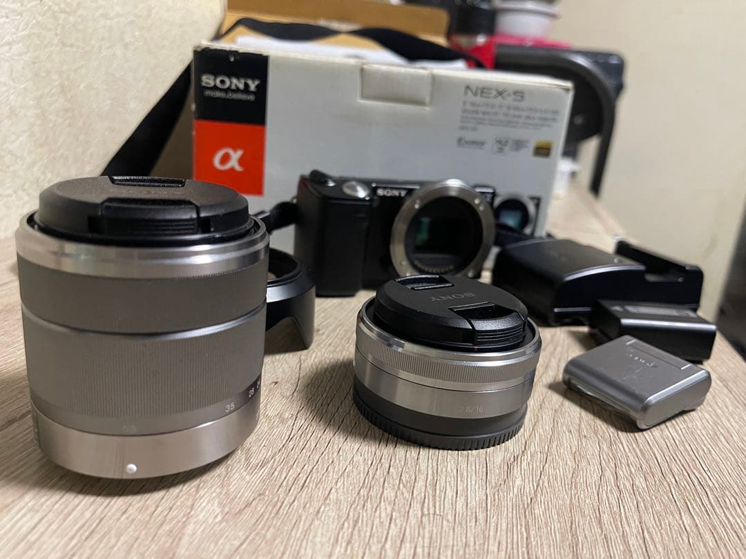 Sony NEX-5 ミラーレスカメラ 本体とレンズ2本