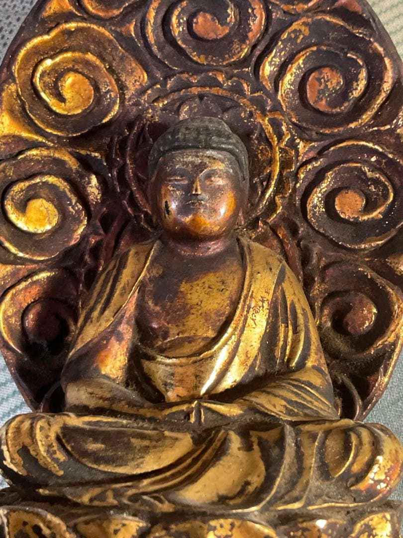 厨子入り阿弥陀如来坐像。【厨子から分離出来ます　製作年不明品？木製　レトロ】。