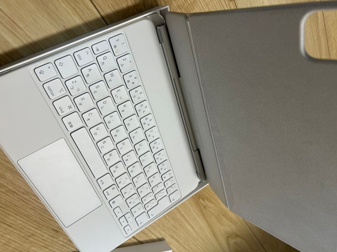 純正品　Apple iPad Magic Keyboard 日本語配　ホワイト