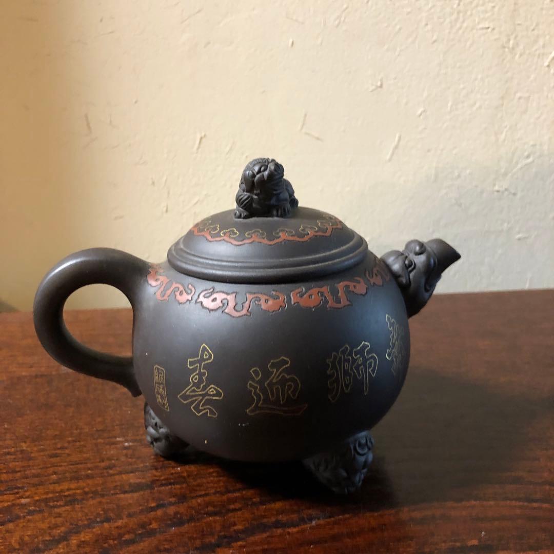 中国　獅子彫刻の陶器急須