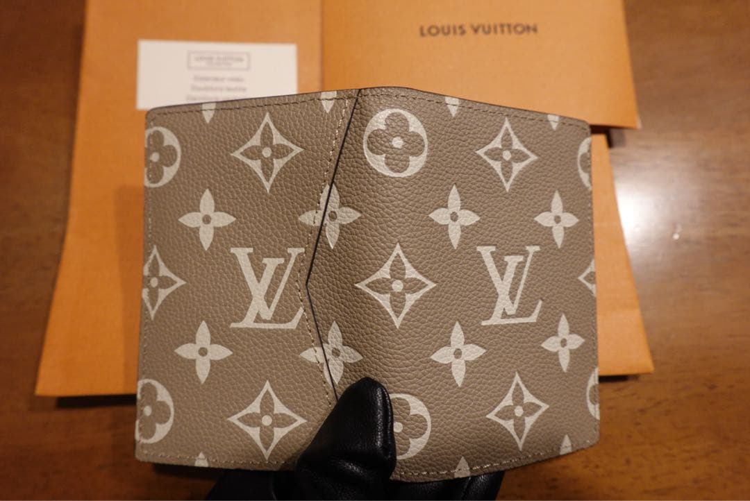 LOURIS VUITTON カードケース