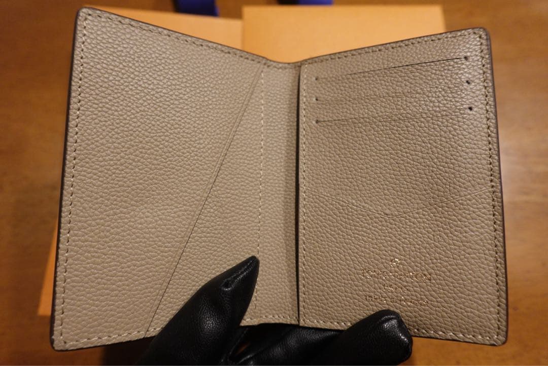 LOURIS VUITTON カードケース