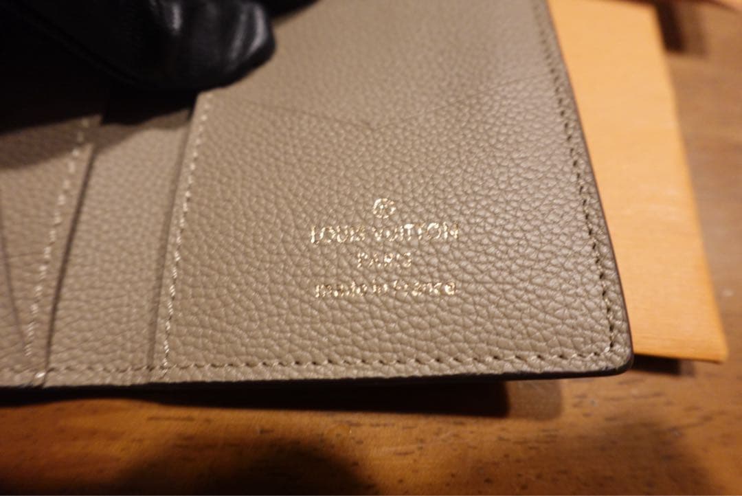 LOURIS VUITTON カードケース