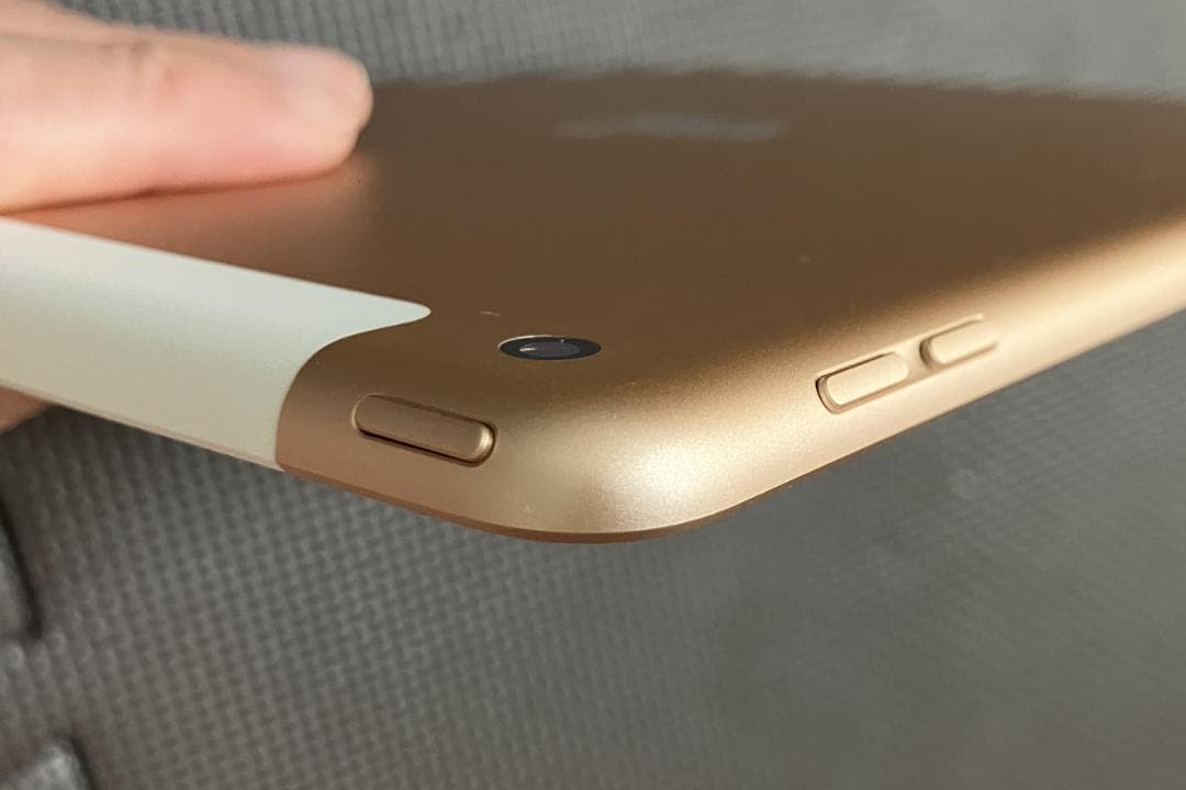 【極美品】 iPad 第7世代 32GB セルラー Cellular wifi