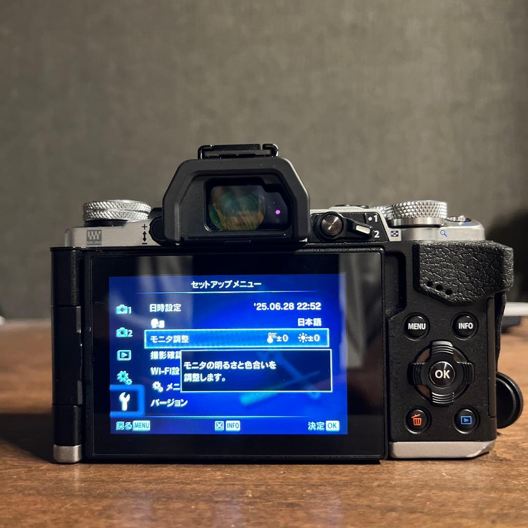 デジタルカメラ OLYMPUS OM-D E-M5 MarkII M.Zuiko14-42mm