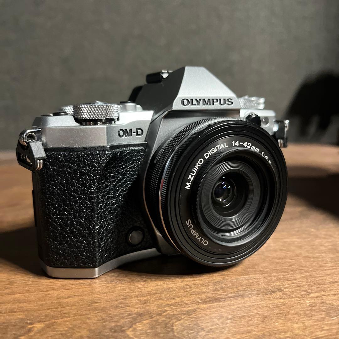 デジタルカメラ OLYMPUS OM-D E-M5 MarkII M.Zuiko14-42mm